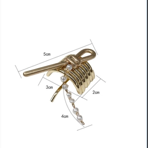 Golden metal hair hook with elegant pearl chain and detailed size measurements