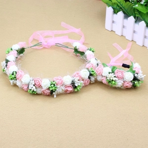 Blumenkrone-Set mit rosa und weißen Rosen sowie passender Handgelenks-Corsage