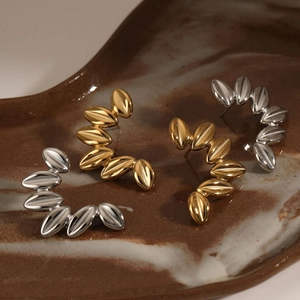 Minimalist 316L stainless steel leaf-shaped C-hoop earrings in gold and silver finishes