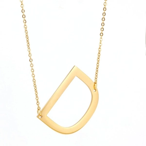 Collier en acier inoxydable plaqué or 18 carats avec grand pendentif lettre D plat