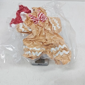 Detail shot of a creative gingerbread man pillow on an electronic scale weighing 436g