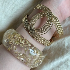Vintage gold twisted rope metal bangle paired with gold foil resin bracelet set