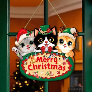 Wooden Christmas door sign with three cute cats and Merry Christmas slogan on green door