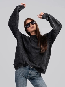 Oversized σκούρο γκρι βαμβακερό φούτερ με acid wash και τζιν για vintage εμφάνιση