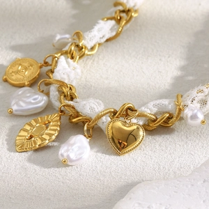 Böhmische 18K vergoldete Edelstahlkette mit Herzanhänger, Spitze und Perlen