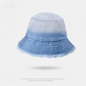 Cappello a secchiello in denim sfumato blu da donna con bordi sfrangiati in cotone