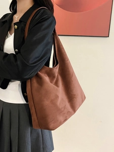 Brown suede tote bag for women showing a minimalist retro style and large capacity