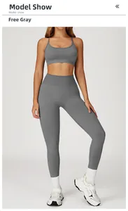 Détail de l'ensemble de yoga sans couture gris liberty avec fines bretelles et leggings