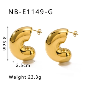 Detail view of gold C-shaped chunky earrings with 3.5cm height and 2.5cm width dimensions
