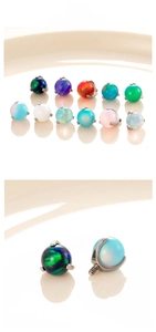 Makro-Detail von Opal-Kugeln mit F136 Titan-Gewinde für Labret- und Piercing-Schmuckzubehör