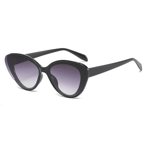 Fashion cat eye sunglasses with glossy black frames and purple gradient lenses for women