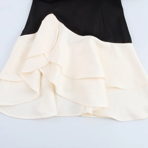 Robe ligne A pour femmes avec volants et design patchwork contrasté noir et beige