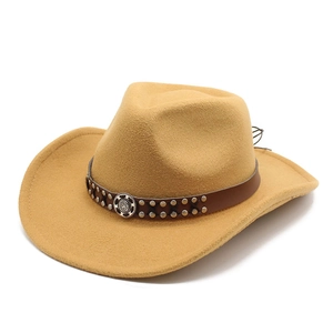 Detailansicht vom Cowboyhut aus Filz mit Lederband und antiker Metallschnalle