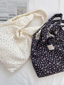 Floral seersucker shoulder bag with embossed bear pattern for daily casual wear
