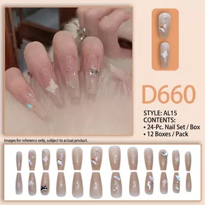 Faux ongles dégradé nude avec motifs papillons blancs et paillettes argentées brillantes