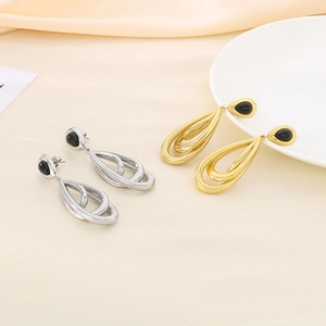Boucles d'oreilles gouttes irrégulières minimalistes en or et argent avec émail noir