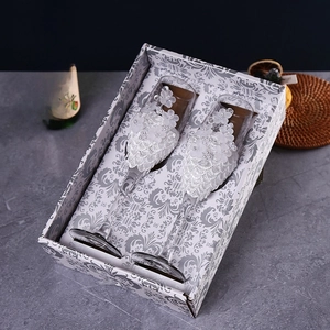 Set di calici da champagne per matrimonio con pizzo e perle in confezione regalo