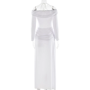 Vue arrière d'une robe maxi blanche en mousseline à épaules dénudées avec dos froncé
