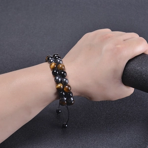 Double-layer 10mm tiger eye and black onyx beaded bracelet for men on wrist