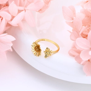 Detailed close-up of S925 sterling silver sunflower and bee open ring with 925 stamp