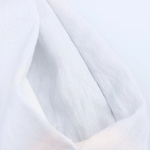 Gros plan détaillé de la texture du tissu en mousseline blanche à motif gaufré