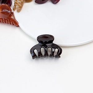 Detailed view of jelly texture hair claws in deep coffee and caramel resin colors