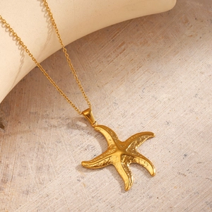 Fashionable gold starfish pendant necklace in stainless steel with hammered texture finish