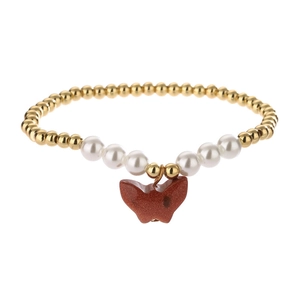 Bracelet perlé avec billes en cuivre doré de 4mm, perles blanches et pendentif papillon brun