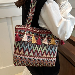 Bohemian Woven Tote Bag Geometric Chevron Pattern Canvas Large Capacity Shoulder Bag With Colorful Tassels For Women