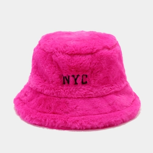 Chapeau bob en peluche fuchsia avec broderie NYC, accessoire d'hiver doux pour femme