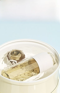 Detail of PPSU high-temperature resistant water bottle undergoing boiling water disinfection