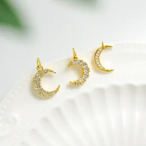 Trois breloques lune en plaqué or 18 carats avec micro-pavé de zircones cubiques