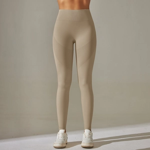 Detailed texture of seamless high-waist yoga leggings in light khaki with peach lift knit