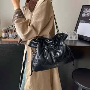 Women Quilted PU Leather Chain Shoulder Bag Large Capacity Bucket Tote With Drawstring Closure For Daily Office Work