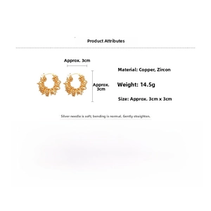 Détail de boucles d'oreilles torsadées en or avec zircons et spécifications de taille précises