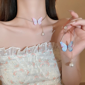 Collier chic en perles et papillon avec pendentifs en acrylique rose et bleu
