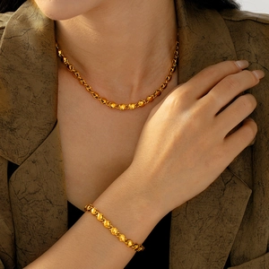 Set minimalista geometrico placcato oro con collana e bracciale per donna