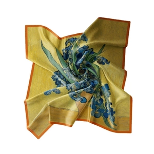 Foulard artistique en soie avec imprimé Iris de Van Gogh et texture satinée élégante