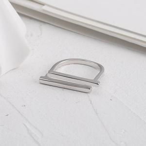 Macro shot of polished 925 silver ring featuring parallel bars and S925 hallmark