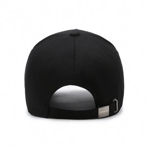 Vue arrière de la casquette de baseball noire avec boucle métallique narason réglable