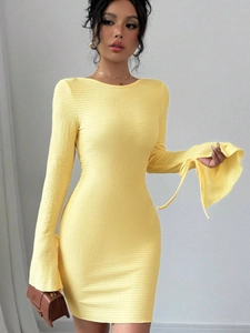 Robe Mini Moulante Jaune Texturée À Manches Évasées Longues Et Dos Nu Sexy En Maille Unie Pour Femme Tenue De Soirée