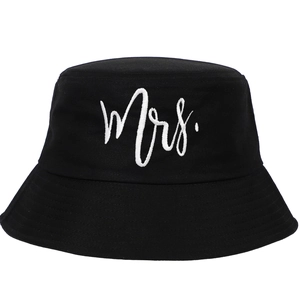 Chapeau bob en coton noir avec broderie blanche Mrs. pour couples et mariages