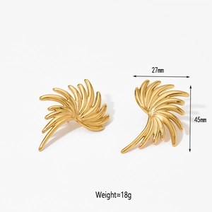 Détails des boucles d'oreilles ailes dorées avec dimensions 45x27mm et poids 18g