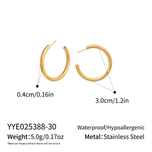 Detail showing dimensions and specifications of 18K gold stainless steel C-shaped earrings