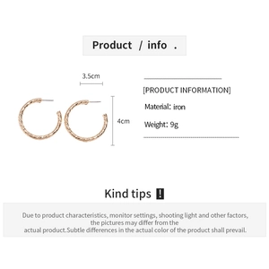 Detailed specs of gold textured C-shape earrings showing size 4cm and iron material