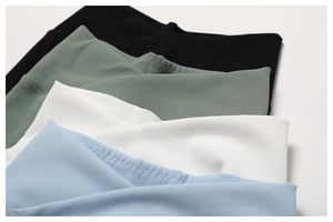 Gros plan sur le tissu côtelé extensible multicolore pour tenue de yoga sport
