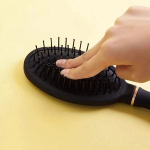 Spazzola per capelli pneumatica nera ergonomica con setole elastiche per massaggio e styling