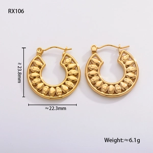 Detail view of gold C-shaped leaf earrings with dimensions 23.8mm height and 6.1g weight