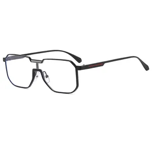 Moderne quadratische schwarze übergroße Sonnenbrille mit roten Akzenten
