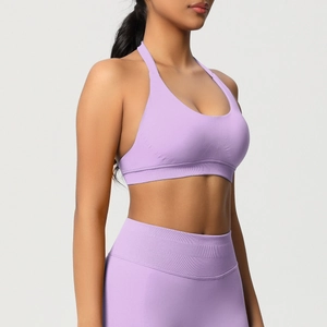 Détail du soutien-gorge de sport et legging de yoga sans couture côtelé lilas